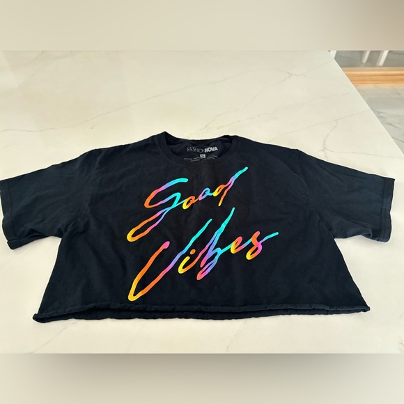 NEW FASHION NOVA CROPPED OVERSIZED TEE SIZE SMALL - Picture 1 of 3